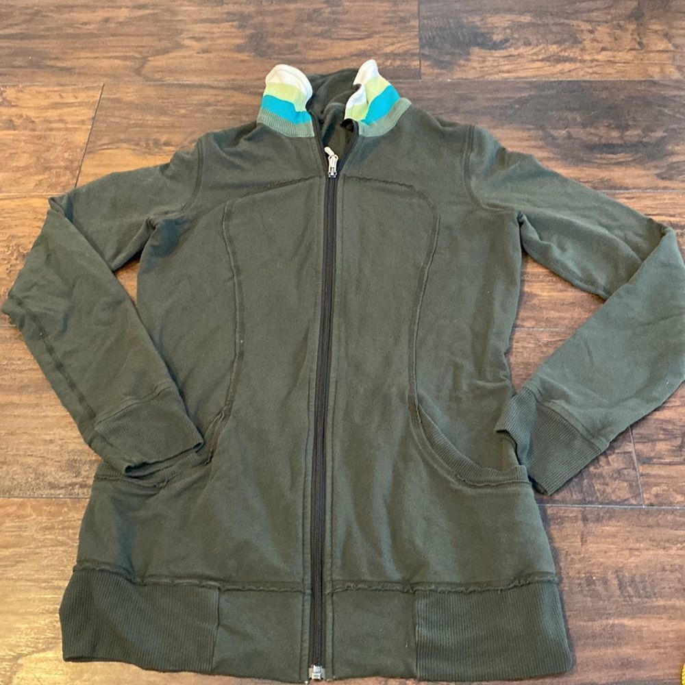 Lululemon Army Green zip up sweatshirt size 6 no size tag check pics GUC